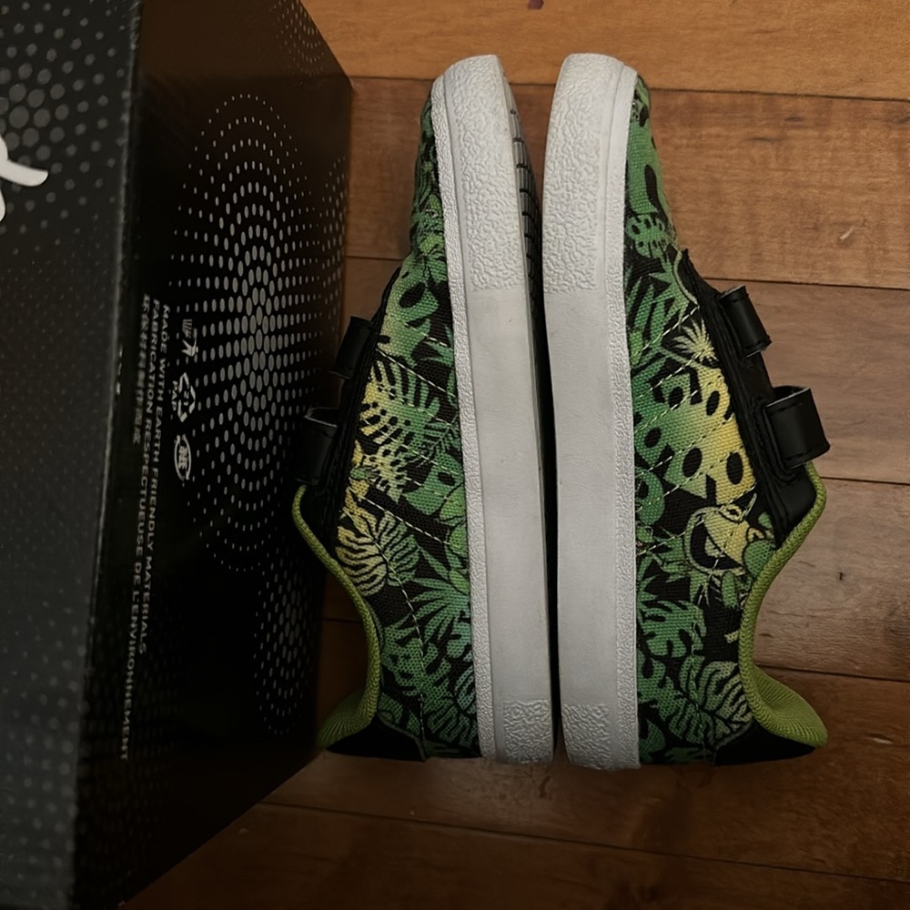 Disney adidas muppets Kermit the frog green leaf 🍃 sneakers size 10 toddler. - Picture 4 of 5